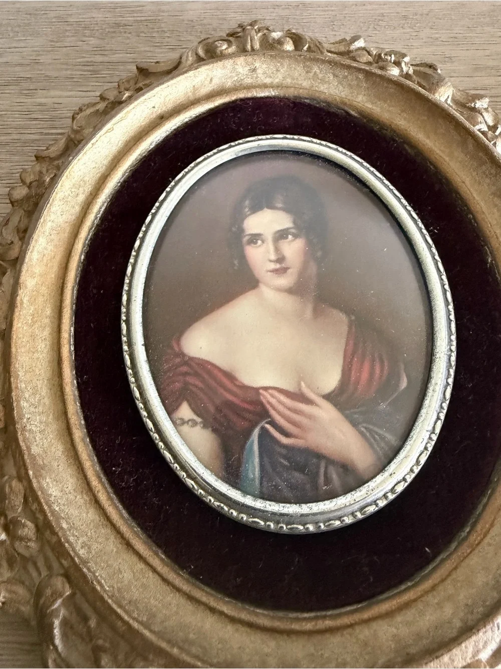 Set of 3 Vintage Oval Portrait Wall Plaques - Gold Frames with Burgundy Velvet